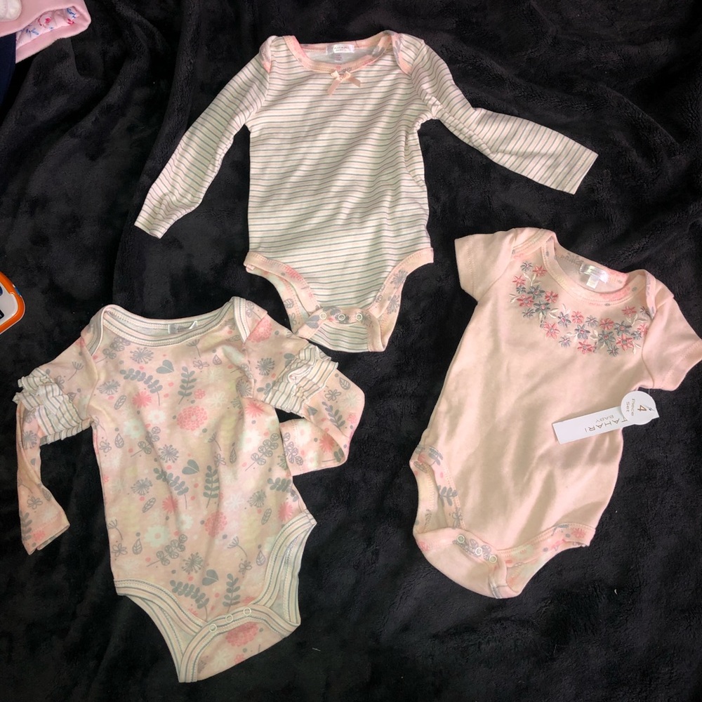 3 Matching sleeve Onsies Brand New 12-18 M